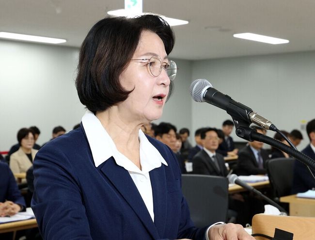추미애 경기지사 첫 국감…‘재정 비상 선언·12억 관사·자료 제출 거부’ 여야 맹공 기사 이미지